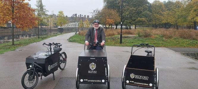 Mayor Dave Hodgson with three eCargo Bikes