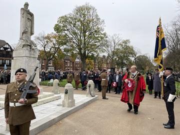 Remembrance Day 2024, Mayor with wreath at War Memorial