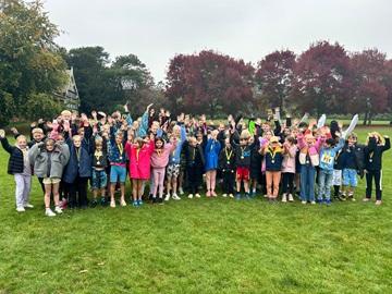 Bedford Aquathlon Winners Oct 25 - children cheering in the park