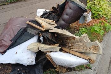 Fly-tipping in Bedford - an old broken up sofa on the side of the road