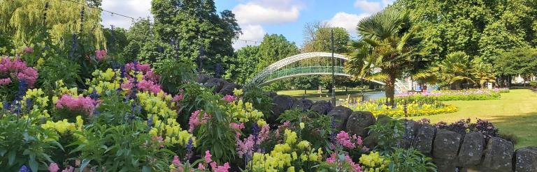 Bedford Embankment with flowers